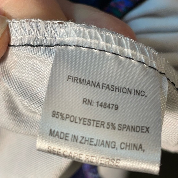 Short sleeved tunic with a vertical slowing patters of rainbow colours - Picture 4 of 6